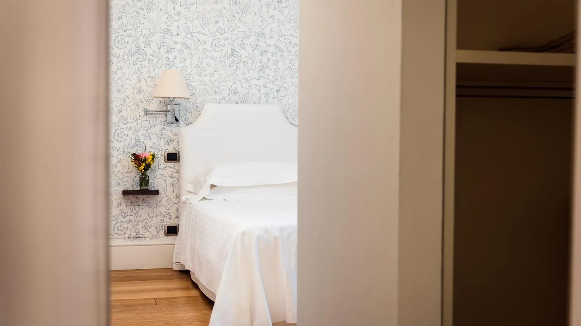 Al Gelso Bianco Aparthotel Sant'Appiano Italy