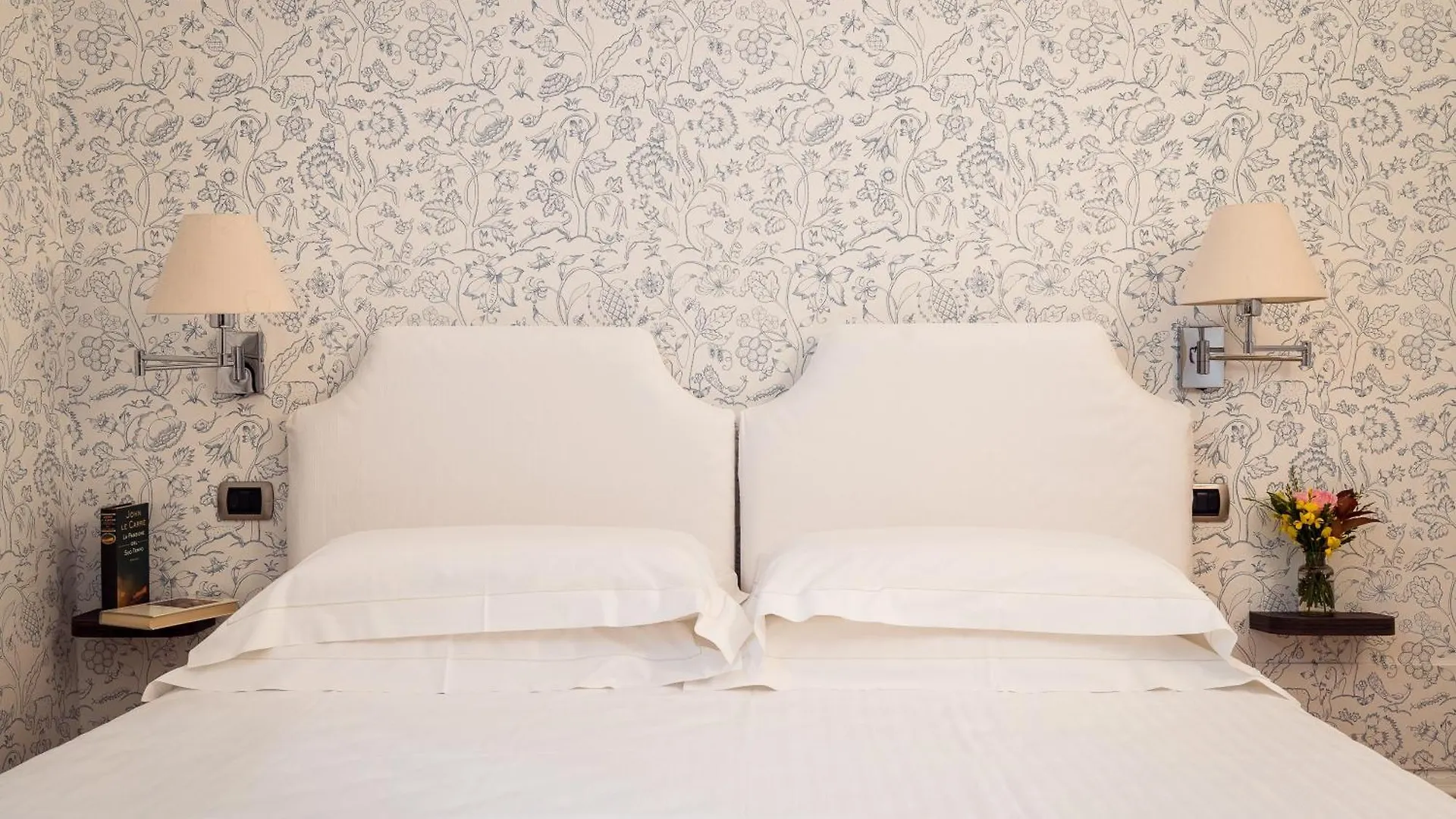 Al Gelso Bianco Aparthotel Sant'Appiano Italy