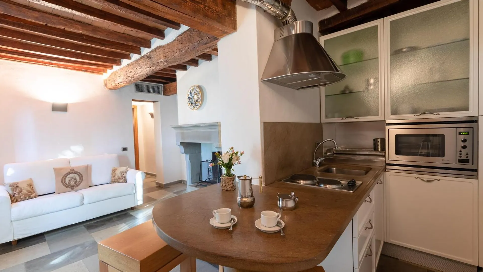 Al Gelso Bianco Aparthotel Sant'Appiano 0*,  Italy